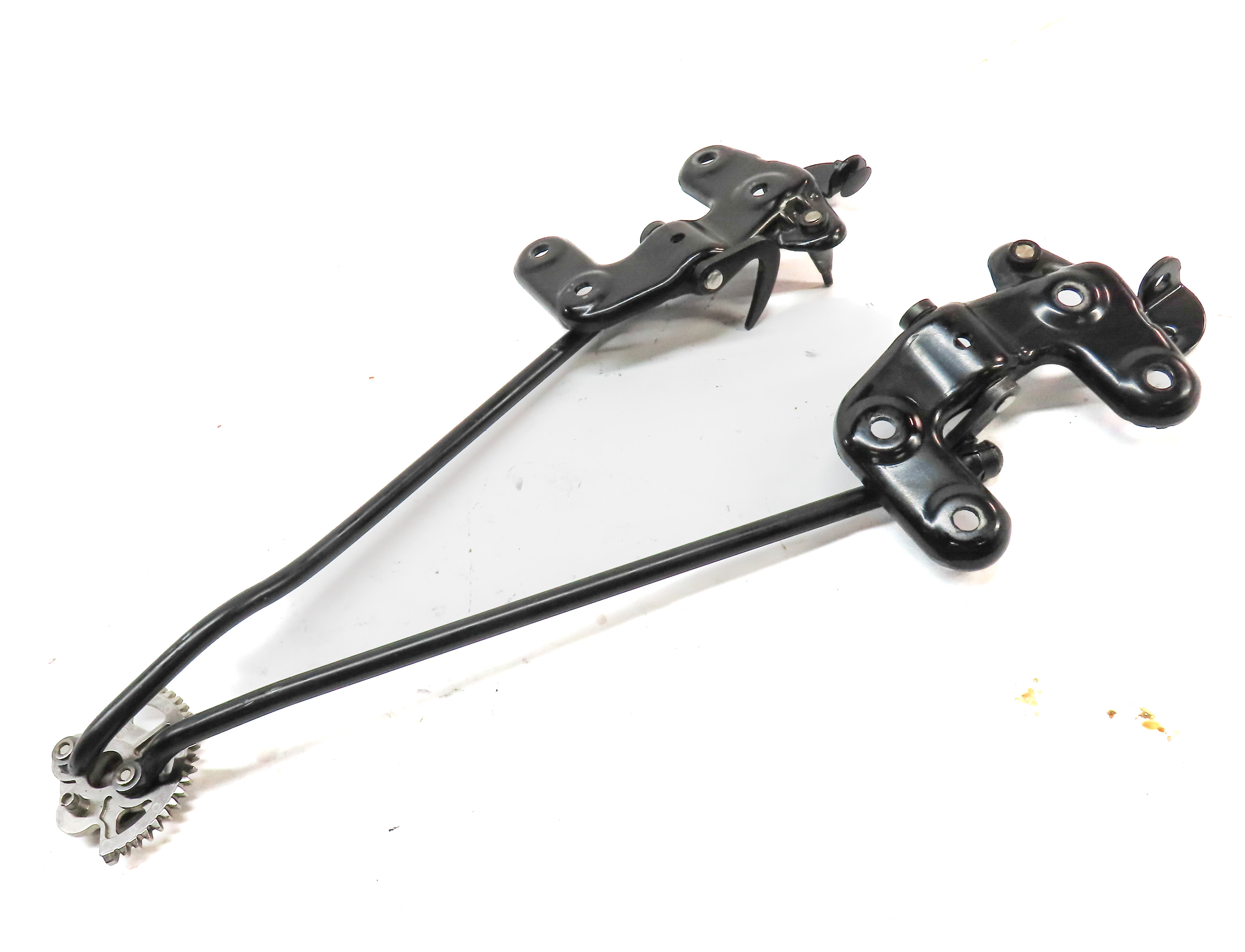 2013 BMW 335I CONVERTIBLE (E93) CONVERTIBLE TOP LOCK LATCH ASSEMBLY — exact item pictured